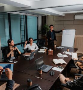 IT governance organizational structure with stakeholders and management roles